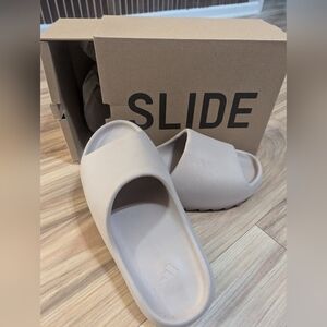 Yeezy Slides in Pure Mens Size 11
